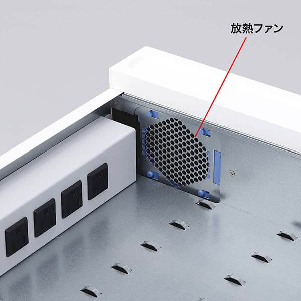 側面部にはファンが搭載されており、内部の熱を外へ出します。※電源ケーブルをつなぐとファンが回ります。主電源を切ってもファンは回り続けます。