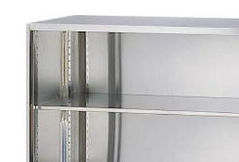 収納庫の棚板は26mmピッチで稼動します。収納物に応じて最適な高さに設定可能です。