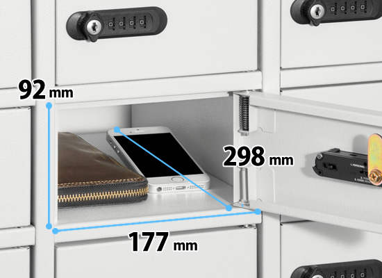 1スペースのサイズは、幅177mm x 高さ92mm x 奥行298mmです。