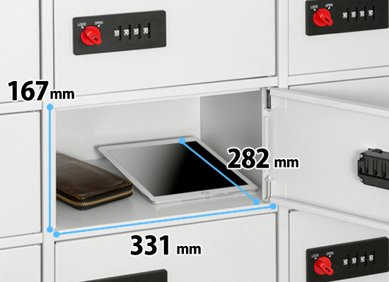 1スペースのサイズは、幅331mm x 高さ167mm x 奥行282mmです。