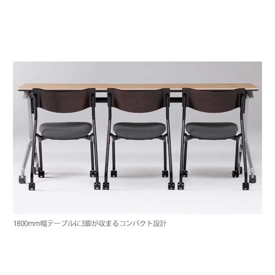 1800mm幅のテーブルに3台がゆったり収まるコンパクト設計