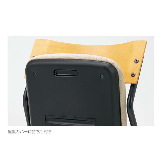 収納、設置時に座を折りたたみ（持ち上げ）やすいように持ち手を設けました。