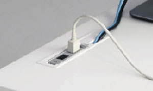1.天板面から電源を確保