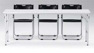 足元広々ワイド設計