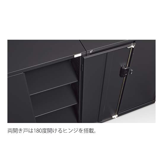 180度オープン可能で、開け放していても通行の邪魔になりません。